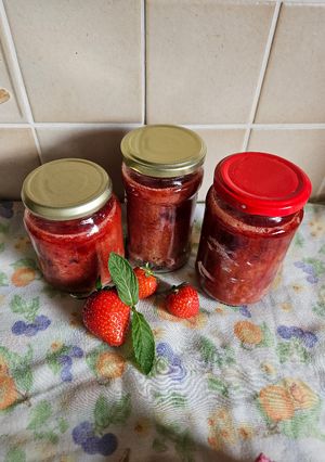 Mentás eperlekvár recept fotója