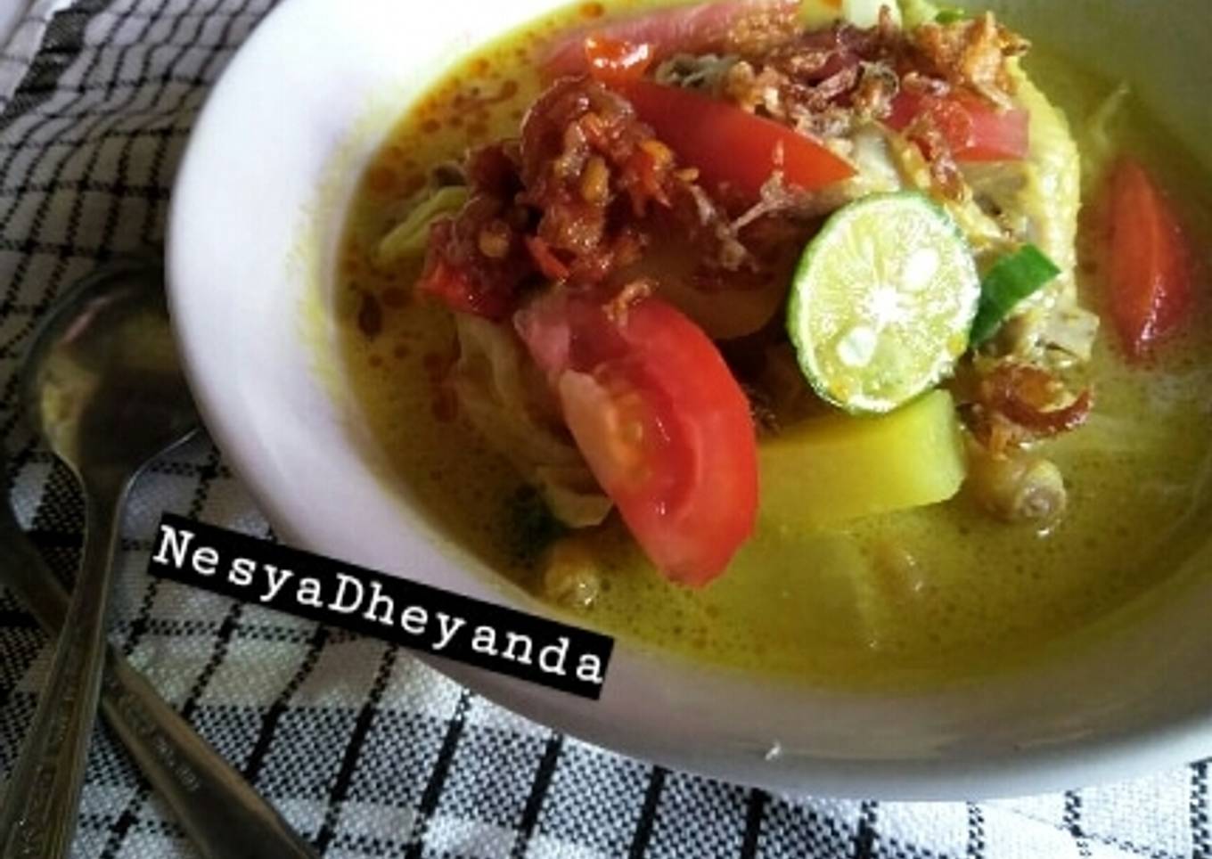 Soto Ceker Kuah Santan
