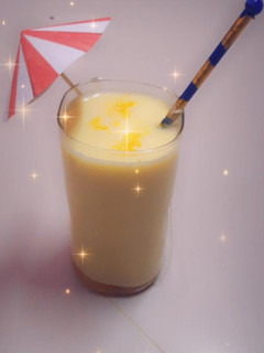 गोल्डन मिल्क शेक (golden milk shake recipe in Hindi) रेसिपी मुख्य फोटो
