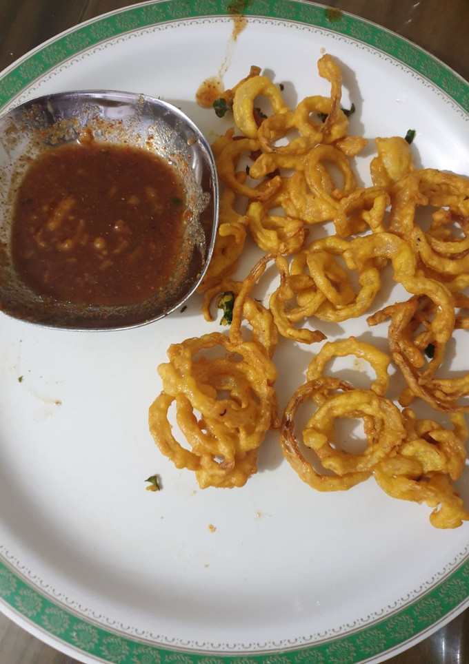 A picture of Simple kanda bhajiya.