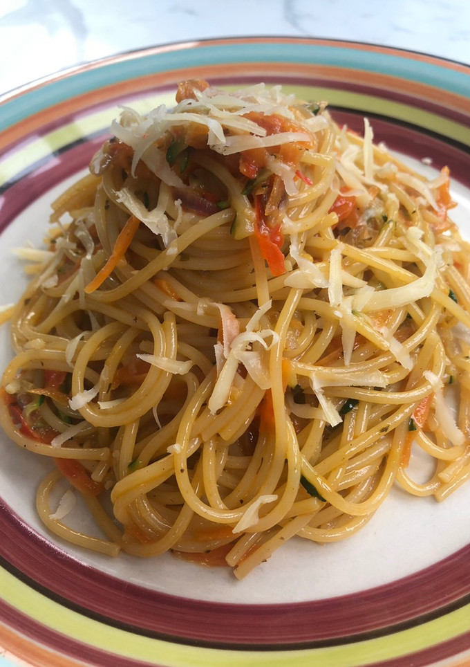 Una foto de Spaghetti con verduras