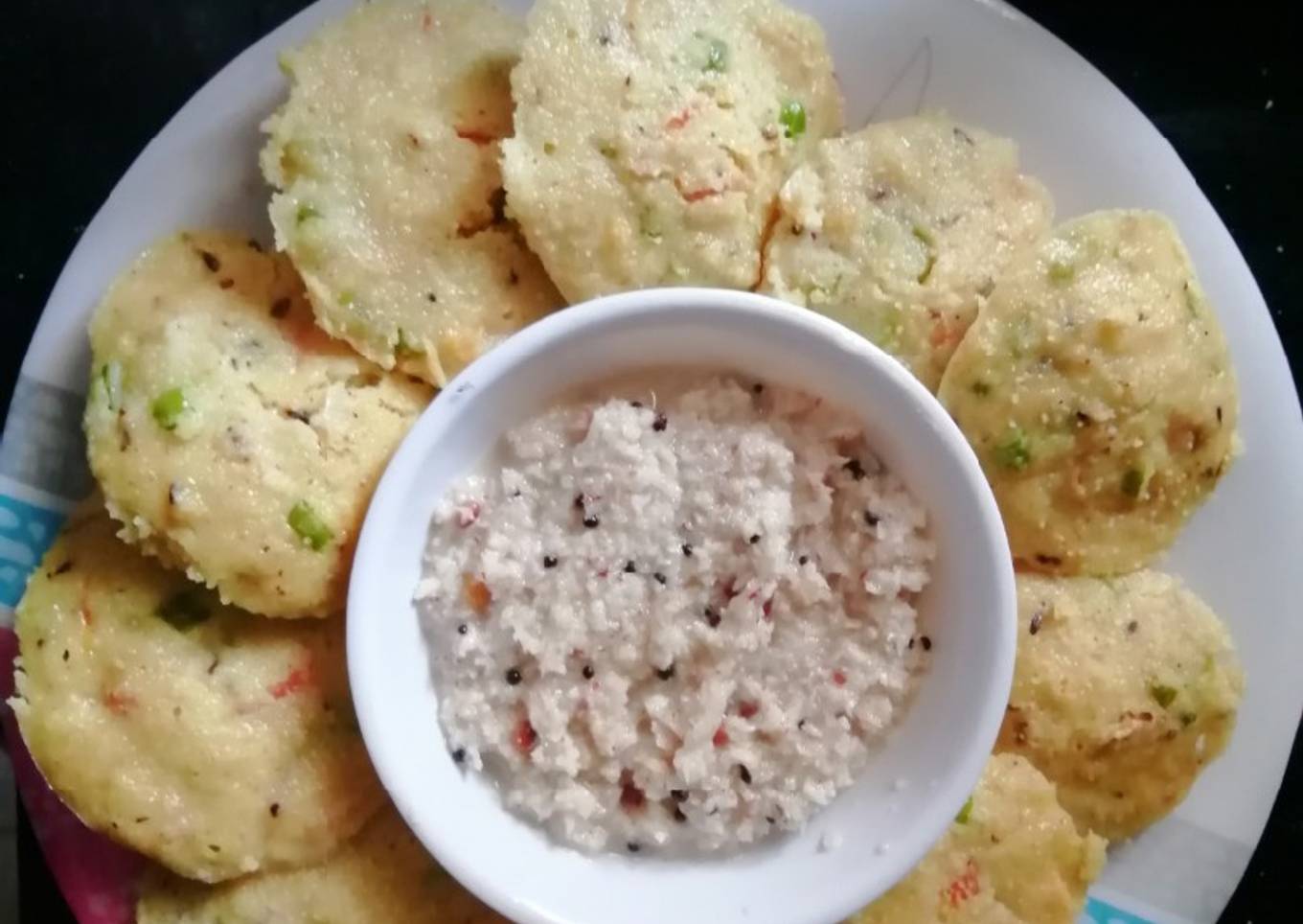 Mixed veg idli