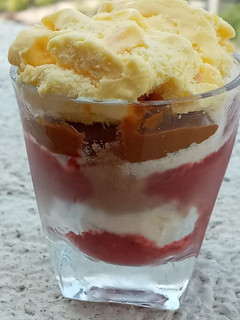 Una foto de Postre helado en vasito