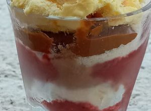 Una foto de Postre helado en vasito