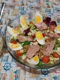 Ensalada gourmet con aderezo de queso viejo y mostaza (1)