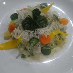 Una foto de Pelo de Ángel de arroz (pasta de arroz) con vegetales