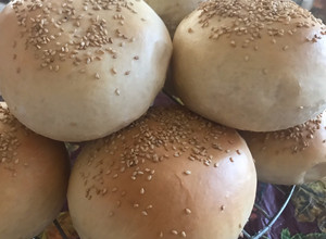 Una foto de Pan de hamburguesa 🍔 casero