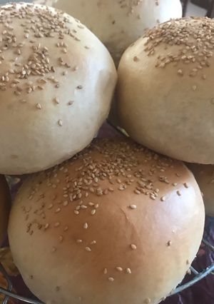 Una foto de Pan de hamburguesa 🍔 casero