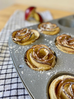 Una foto de Rosas de hojaldre con manzana