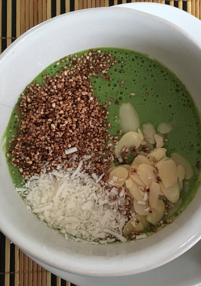 Una foto de Smoothie Bowl de plátano y espinacas