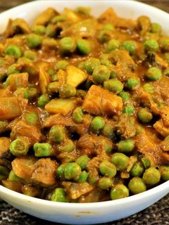 A picture of Restaurant Style Matar Mushroom Masala.