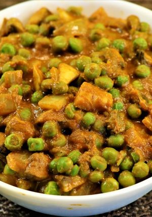 A picture of Restaurant Style Matar Mushroom Masala.