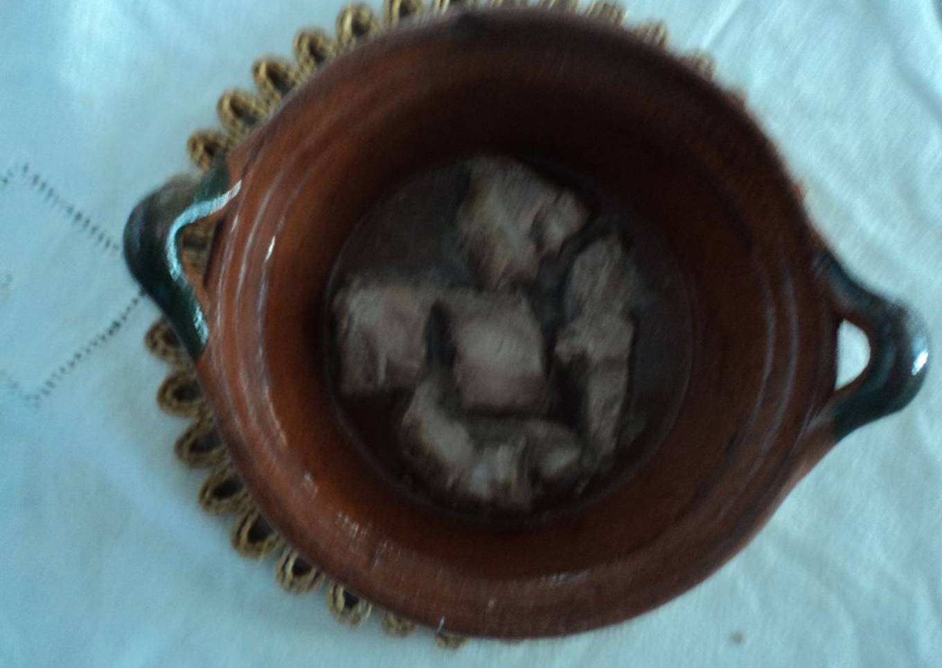 Costillas de puerco a la cerveza y jugo de chile jalapeño y sangrita verde