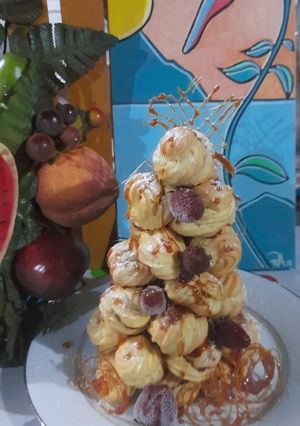 Una foto de Croquembouche