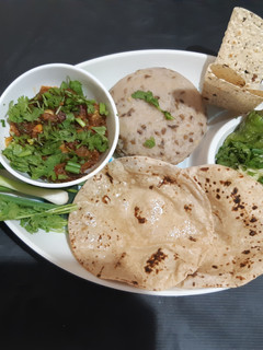 રીંગણા નો ઓળો (Ringan No Olo Recipe In Gujarati) રેસીપી મુખ્ય ફોટો