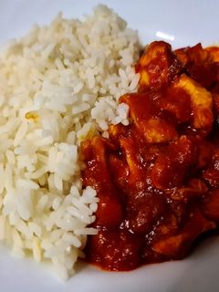 Una foto de Pollo con tomate