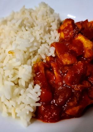 Una foto de Pollo con tomate