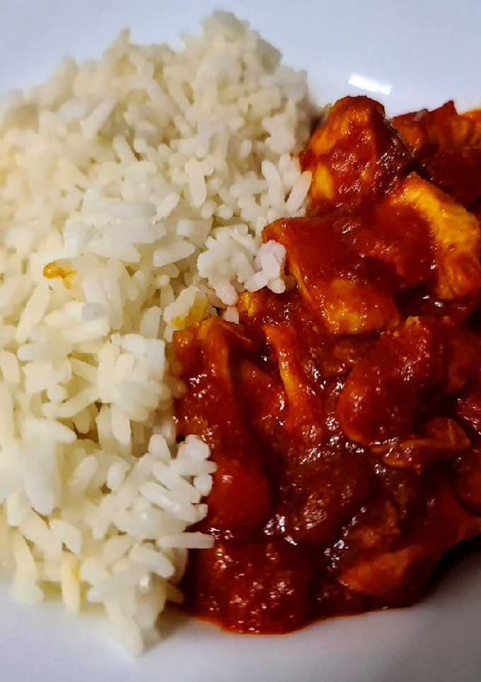 Una foto de Pollo con tomate