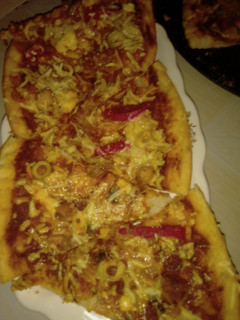 صورة لوصفة بيتزا بكريات دجاج مفروم 🍕