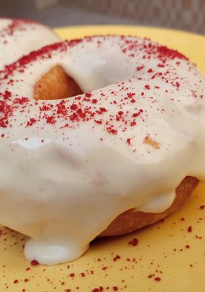 A picture of Milk glazed donut.