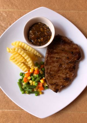 Foto resep Beef Steak with Black Pepper Sauce #dapurwiwin 👩🏻‍🍳