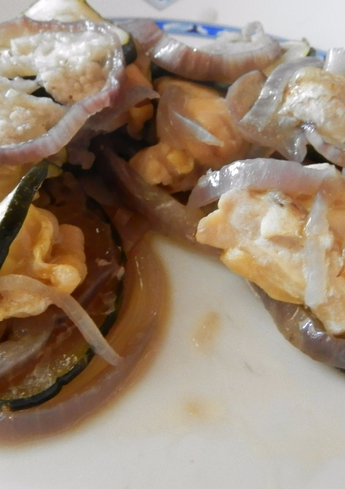 Una foto de Papillote de calabacín y berenjena con pechuga de pollo
