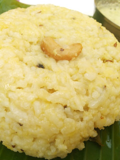 வெண் பொங்கல்(VEN PONGAL RECIPE IN TAMIL) செய்முறை முக்கிய புகைப்படம்