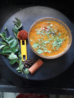 ગુજરાતી ખાટી મીઠી દાળ (Gujarati Khati Mithi Dal Recipe In Gujarati) રેસીપી મુખ્ય ફોટો