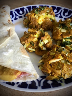 Una foto de Fajitas de salmón con queso y tortitas de bonito