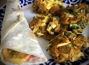 Una foto de Fajitas de salmón con queso y tortitas de bonito