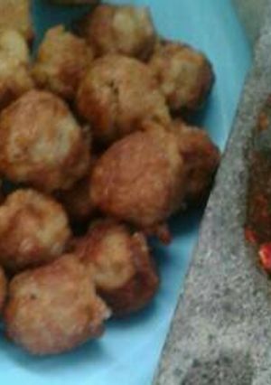 Foto resep Bakso penyet crispy sambal merah