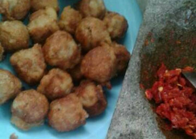 Bakso penyet crispy sambal merah