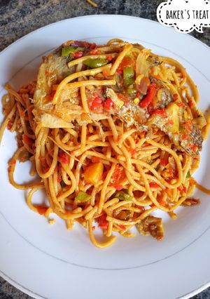 Whole wheat spaghetti stir fry ainihin hoton girkin