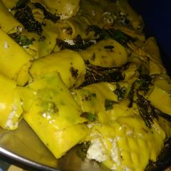 A picture of Khandvi.