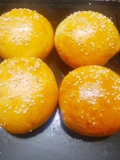 பர்கர் பன் (Burger bun recipe in tamil) செய்முறை முக்கிய புகைப்படம்
