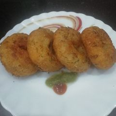 A picture of Instant Rava aloo vadai.