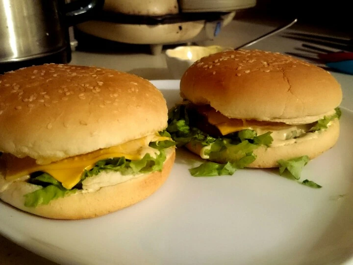 Easy Ways Make Recipes Michigan Burger w/ Michigan Lake Sauce the Delicious Can Pamper Your Tongue.