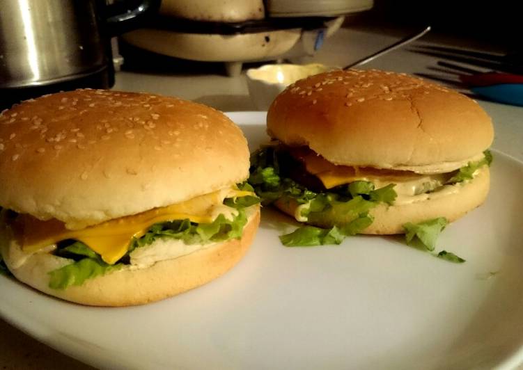 Michigan Burger w/ Michigan Lake Sauce Michigan Burger w/ Michigan Lake Sauce