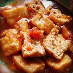 A picture of Tahu Gejrot.