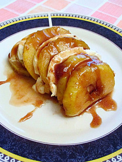 Una foto de Manzana caramelizada con mozzarella