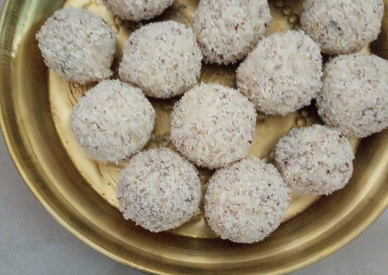 Nariyal ke laddu