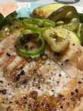 Medallón de pechuga de pollo con calabacitas asadas. 100% libre de grasa