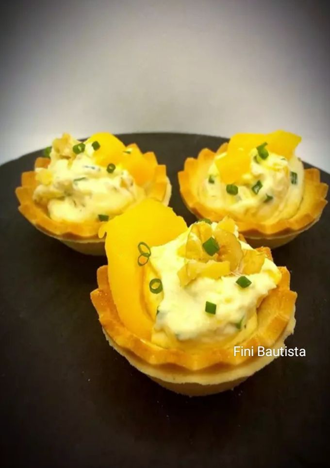 Una foto de Canapés de queso crema y mango