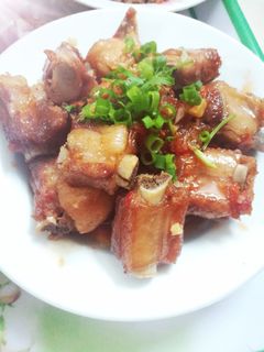Hình của món Sườn xào chua ngọt.
