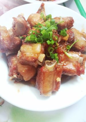 Hình của món Sườn xào chua ngọt.