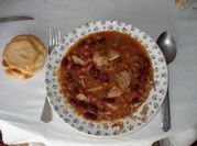 Una foto de alubias con codorniz