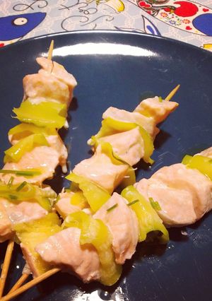 Foto di Spiedini di salmone e zucchine al vapore