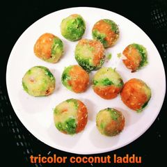 A picture of Tricolor coconut laddu.