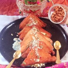 A picture of Shahi tukra with rabdi 😋😋😋😋.