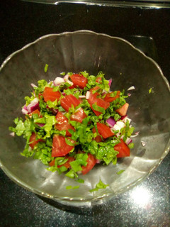 A picture of Lettuce tomato salad.